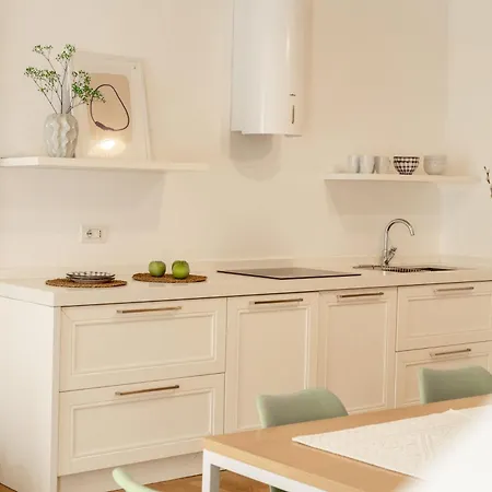 Domus De Silva - In Centro Storico A Apartmán