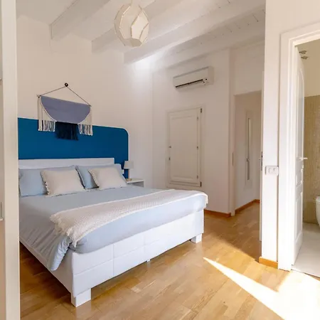 Domus De Silva - In Centro Storico A Apartmán